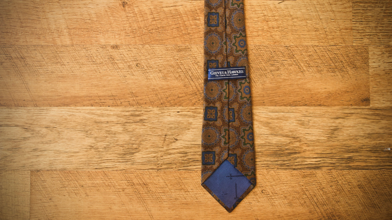 madder-silk-tie-nyomtatott-selyem-nyakkendo-sawile-row-london-gievesandhawkes-nyomtatott-selyem